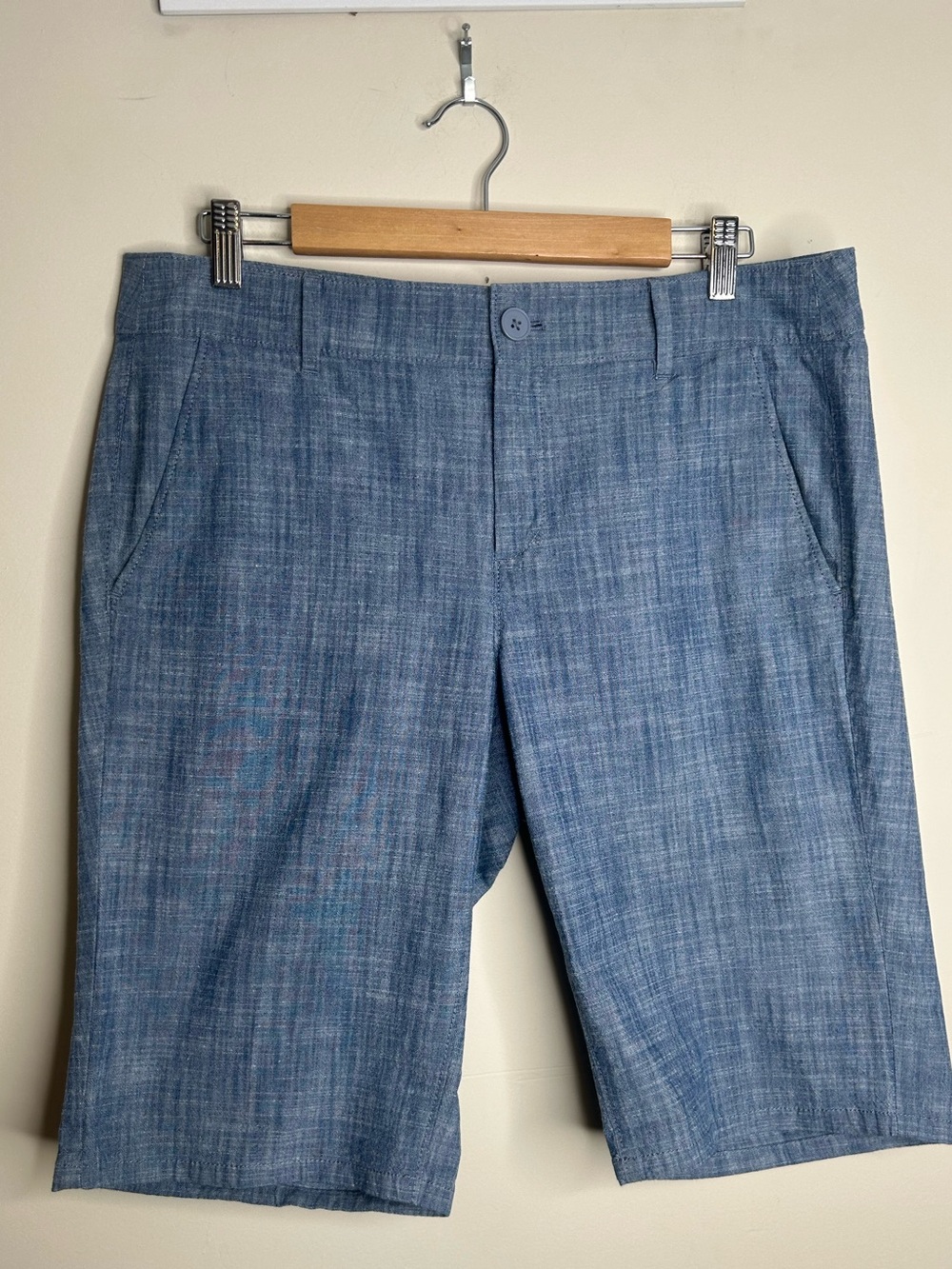 LOFT Bermuda Chambray Short Size 10 Great Condition